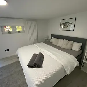 Apartment 2 Mit Gemutlichen Kingsizebett Und 58'tv, Hannover