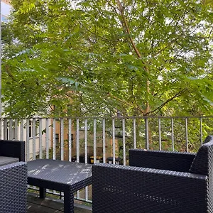 https://exklusiver-altbau-mit-balkon-10-min-to-center.bestleipzighotels.com