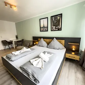 Apartment Fuer 3 Gaeste Mit Kostenlosen Parkplaetzen Und Lift, Hannover