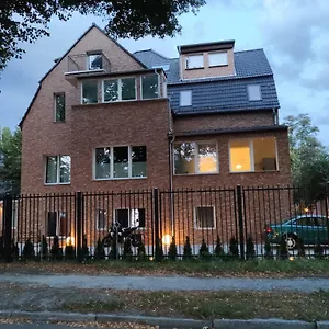 https://merry.find-berlin-hotels.com